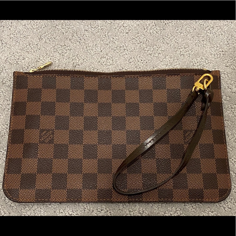 LV Pochette